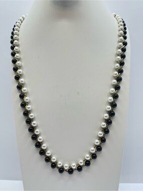 Vintage Korea Faux Pearl Black White Beaded Gold Tone Chain Necklace Elegant